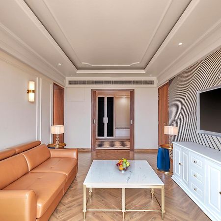 Doubletree By Hilton พาราณสี ภายนอก รูปภาพ