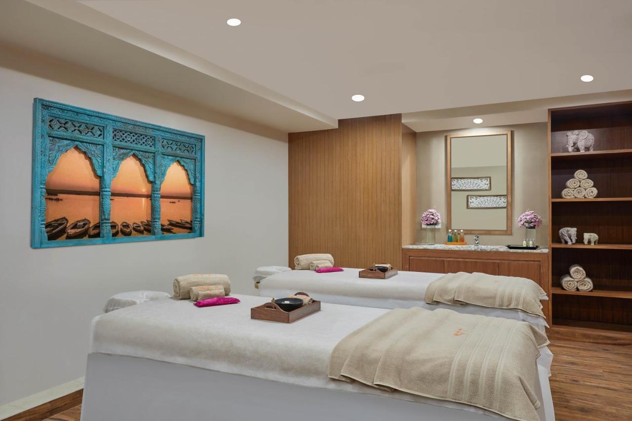 Doubletree By Hilton พาราณสี ภายนอก รูปภาพ