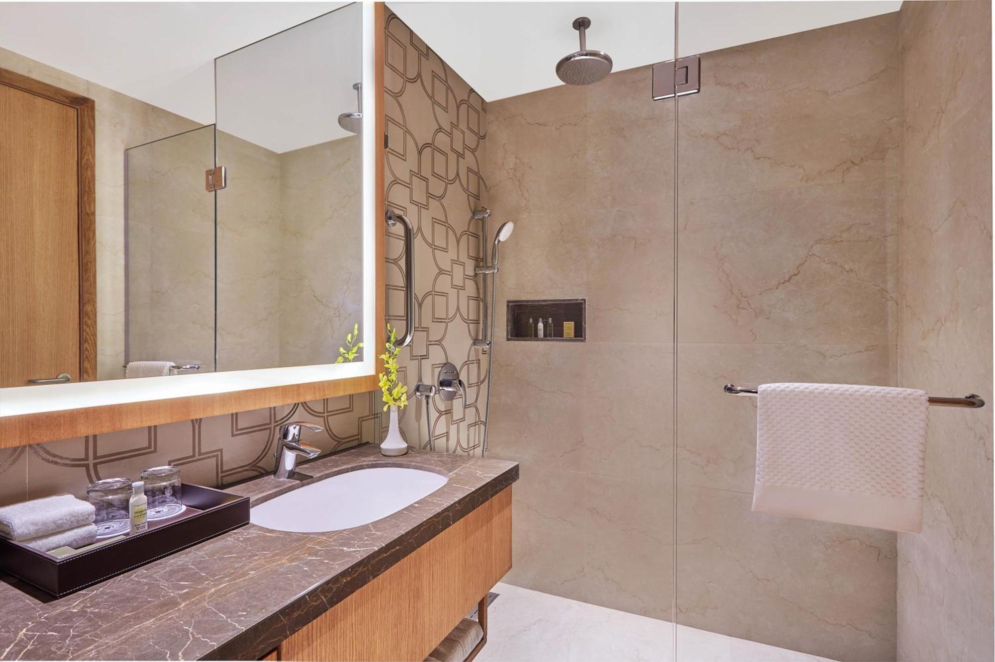 Doubletree By Hilton พาราณสี ภายนอก รูปภาพ