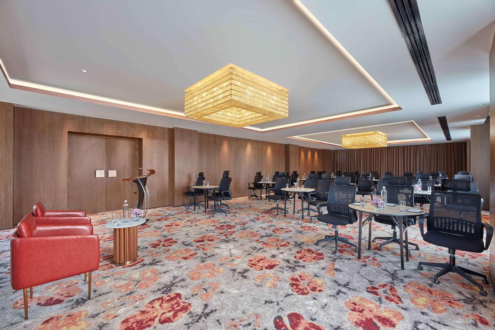 Doubletree By Hilton พาราณสี ภายนอก รูปภาพ