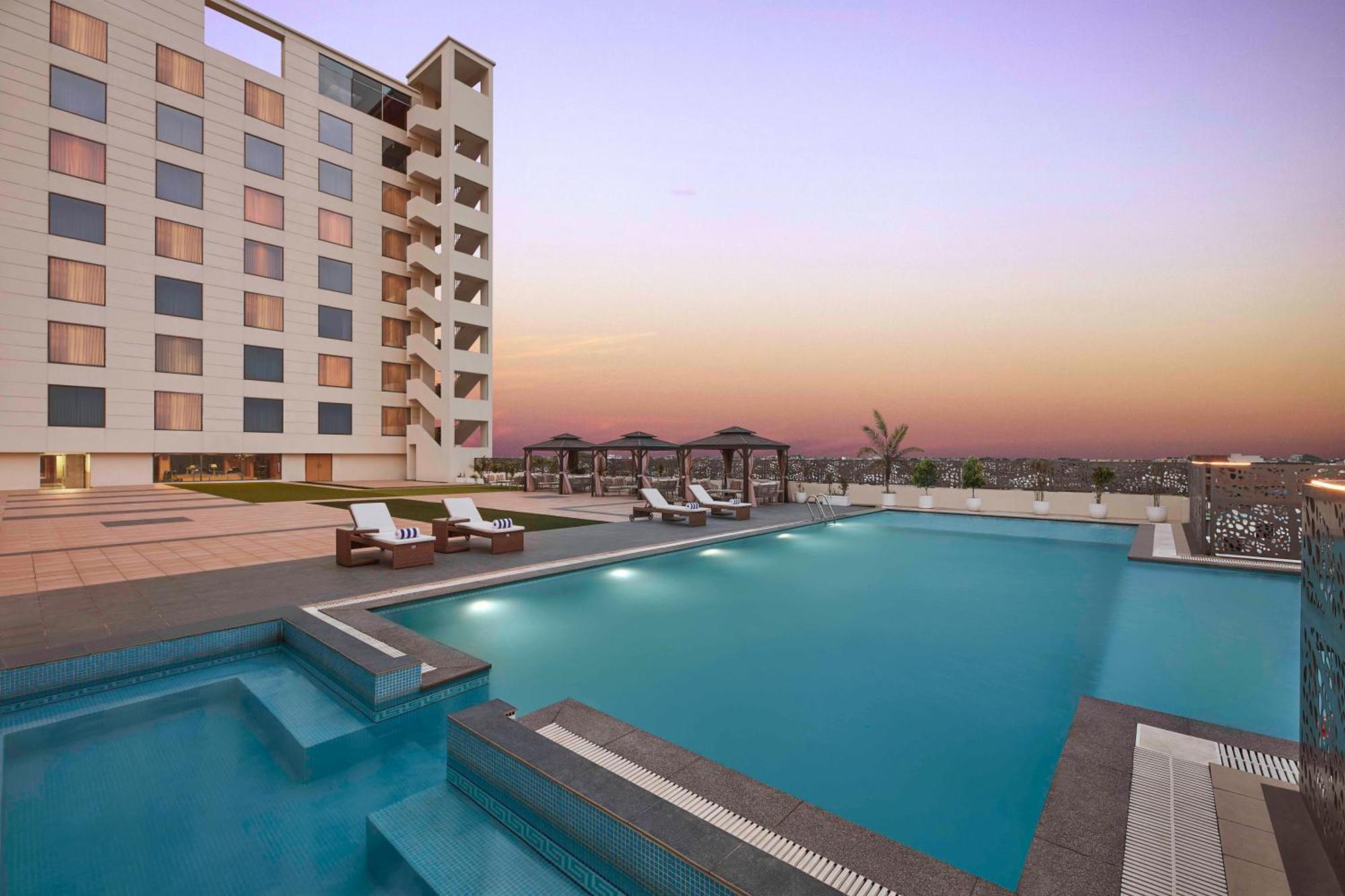 Doubletree By Hilton พาราณสี ภายนอก รูปภาพ