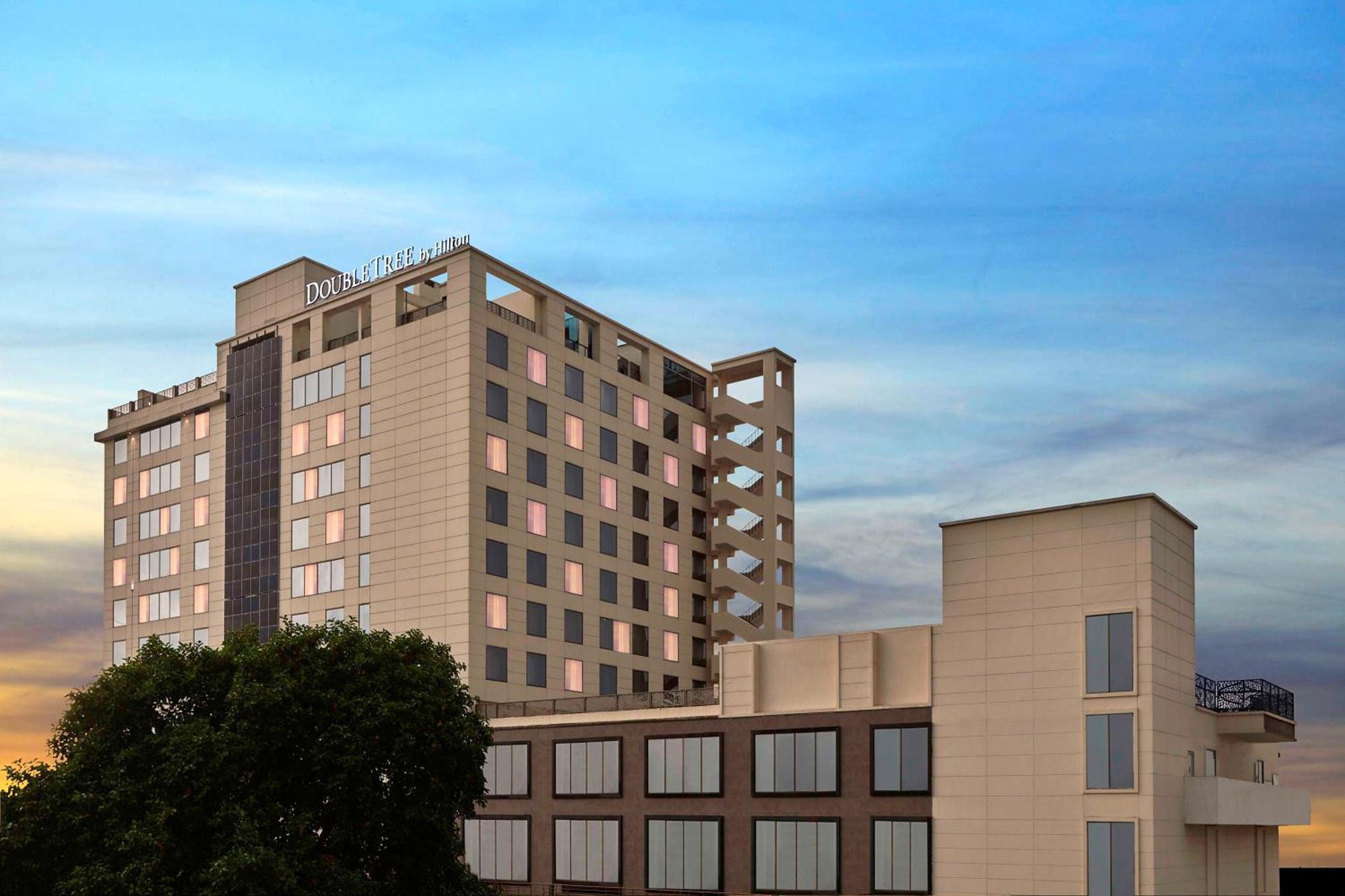 Doubletree By Hilton พาราณสี ภายนอก รูปภาพ