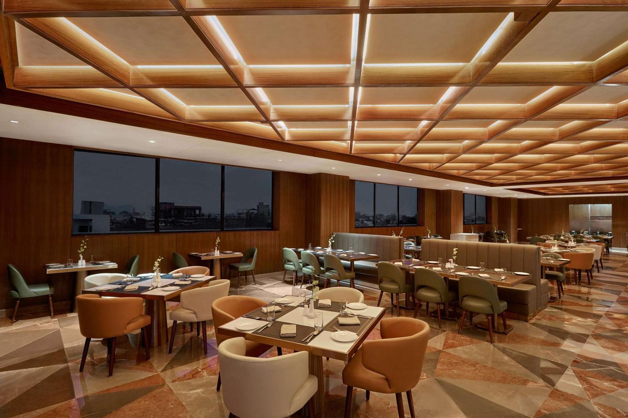 Doubletree By Hilton พาราณสี ภายนอก รูปภาพ