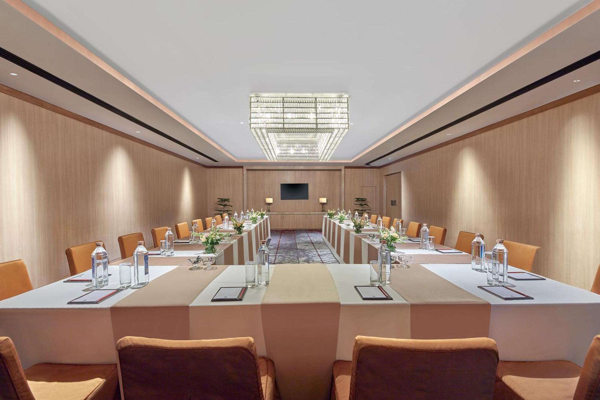 Doubletree By Hilton พาราณสี ภายนอก รูปภาพ