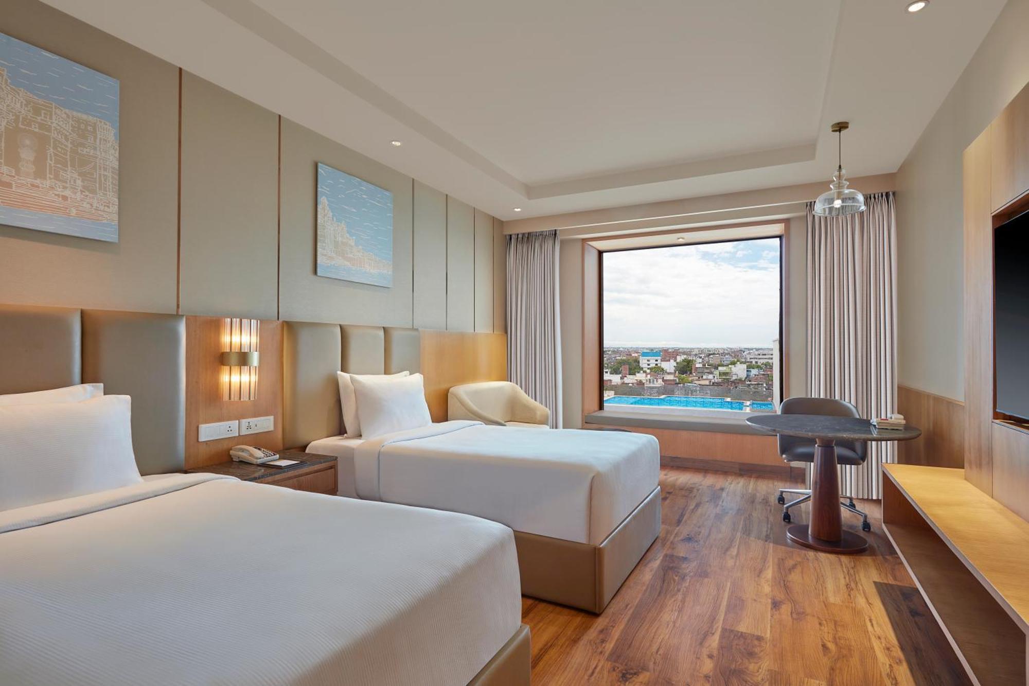 Doubletree By Hilton พาราณสี ภายนอก รูปภาพ