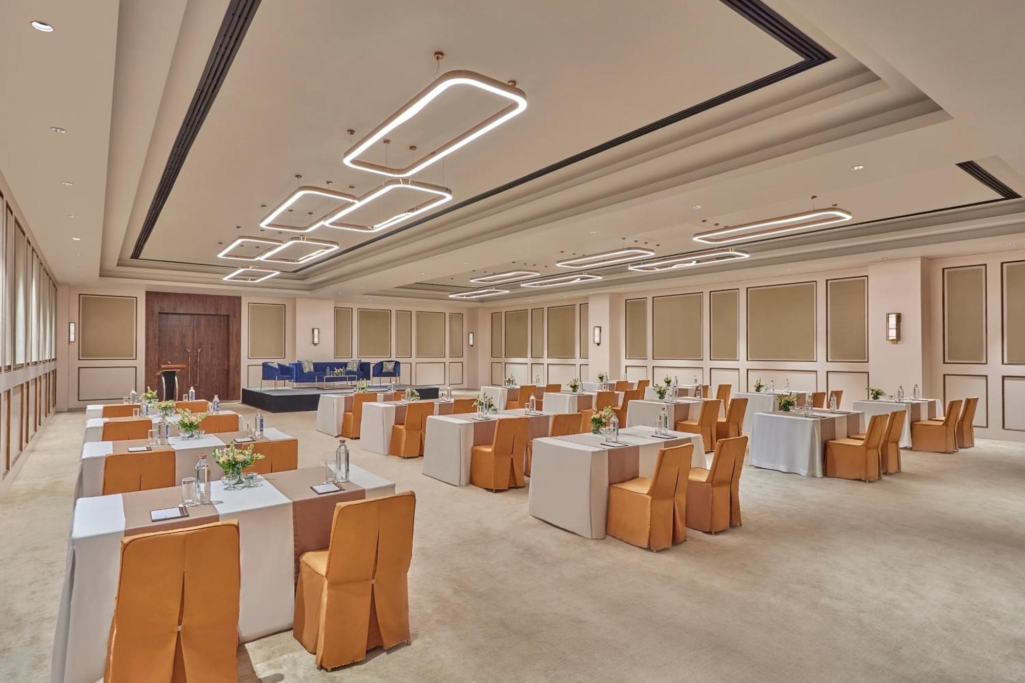 Doubletree By Hilton พาราณสี ภายนอก รูปภาพ