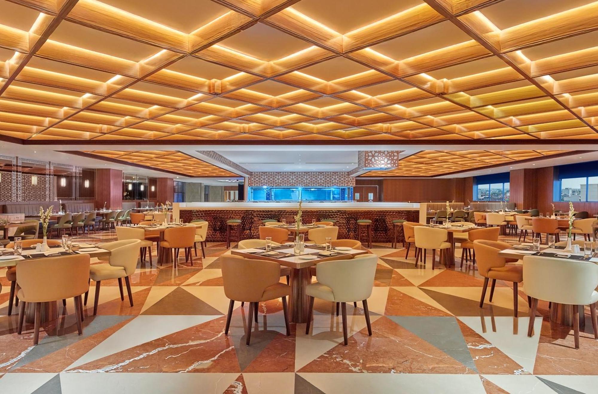 Doubletree By Hilton พาราณสี ภายนอก รูปภาพ