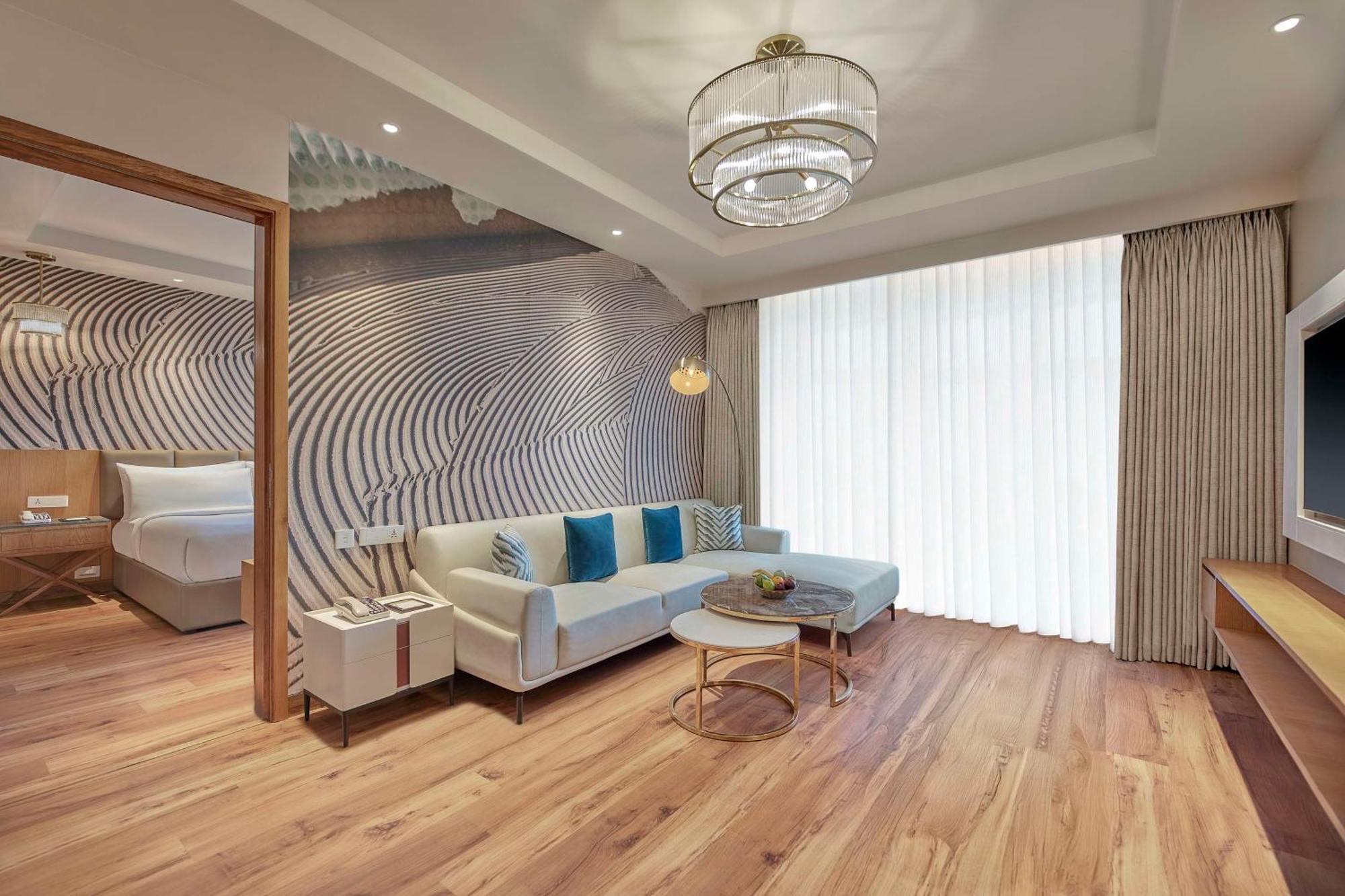 Doubletree By Hilton พาราณสี ภายนอก รูปภาพ